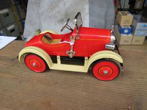 lot 64 image: Kiddie Car Classics 1926 Steelcraft Speedster Pedal Car by Hallmark