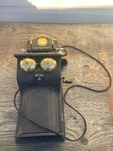 lot 79 image: Antique Telephone