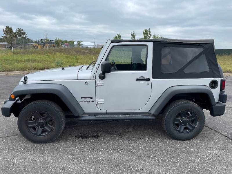lot 115 image: 2012 Jeep Wrangler Sport - 4X4