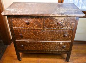 lot 30 image: Vintage Barnards Imperial Quartered Oak Dresser