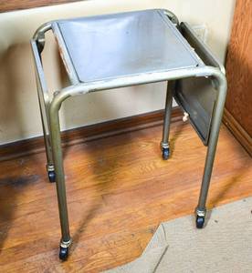 lot 31 image: Rolling Drop Leaf Metal Side Table