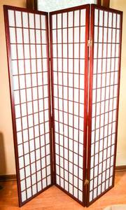 lot 34 image: 3 Panel Wood Grid Folding Screen