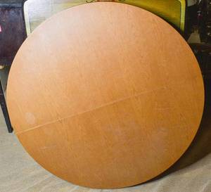 lot 129 image: Walter Wabash Round Tabletop