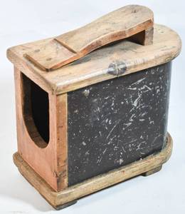 lot 182 image: Vintage Wooden Shoe Shine Polish Storage Box