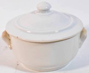 lot 366 image: Apilco France Porcelain Lidded Casserole Dish