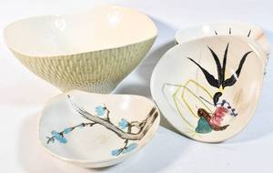 lot 168 image: Large Red Wing Pottery Capistrano Salad Bowl and Cereal Bowls