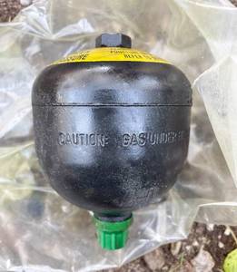 lot 555 image: ACDelco 1995 GM Brake Accumulator