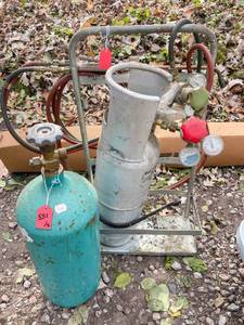 lot 551 image: Smiths T605 Light-O-Matic Oxy-Fuel Welding Torch and Gas Lines, Gauges, Cannisters
