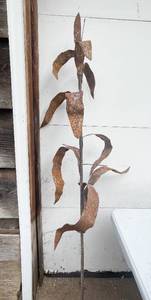 lot 595 image: Steel Corn Stalk Lawn Decoration