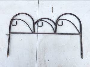 lot 593 image: 14-Pc Short Wrought Iron Garden Fence