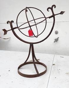 lot 606 image: Metal Globe Lawn Ornament