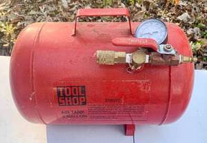 lot 511 image: Tool Shop 5 Gallon Red Air Compressor