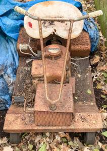 lot 590 image: Easy Spin Starting Powr Kraft 4 HP Vintage Riding Lawn Mower