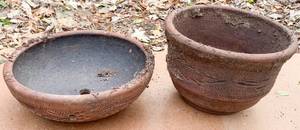 lot 613 image: 2 Textured Ceramic Planters, 1 Shallow