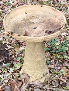 lot 616 image: White Ceramic Grecian Style Bird Bath