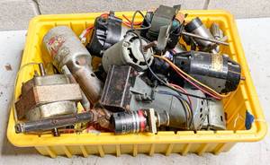 lot 681 image: Small MotorsTach Generators