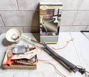 lot 683 image: Assorted Lighting Fixtures and Accessories