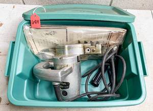 lot 684 image: Wen Deluxe Zip Saw Model 920 with Blades