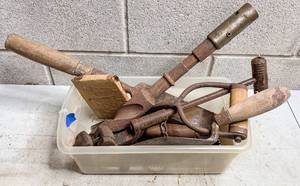 lot 702 image: Group of Vintage Tools