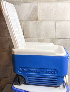 lot 704 image: 2 Blue Coolers, Igloo, Rubbermaid