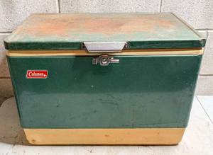 lot 706 image: Vintage Green Metal Coleman Cooler