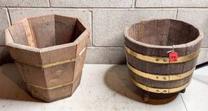 lot 719 image: 2 Wood Buckets