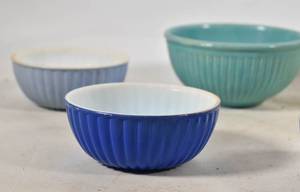 lot 140 image: Set of Vintage Glass and Ceramic Bowls, Red Wing, Etc.