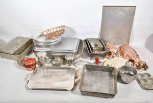 lot 392 image: Vintage Baking Pans and Molds