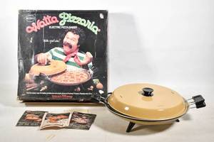 lot 249 image: Mirro Watta Pizzeria Vintage Electric Pizza Maker