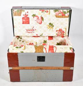 lot 253 image: Small Vintage Blue Painted Travel or Storage Trunk