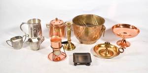 lot 252 image: Box of Metal and Copper Toned Decor