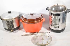 lot 363 image: 3 Vintage Kitchen Appliances