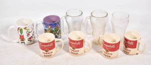 lot 427 image: Box of Novelty Glasses and Mugs