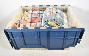 lot 407 image: Assorted Vintage Fabric and Linens