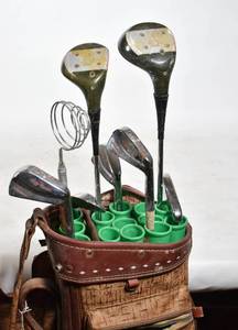 lot 258 image: 6 Vintage Roy Hunter Autograph Golf Clubs in Wilson Indestructo Case