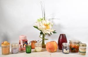lot 468 image: 12 Candles and Resin Decor