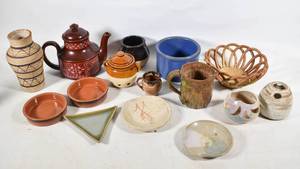 lot 475 image: 15 Vintage Ceramics & Studio Pottery