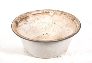 lot 447 image: White Enameled Metal Basin
