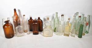 lot 452 image: Assortment of 27 Vintage Bottles