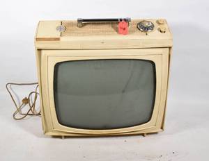 lot 448 image: Vintage 70s RCA UHFVHF Victor Television
