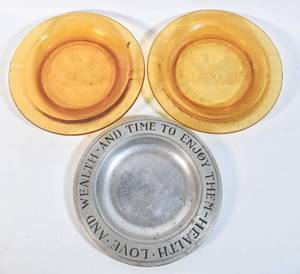 lot 185 image: 1 Wilton Engraved Pewter Plate and 2 MCM Amber Americana Eagle Ashtrays