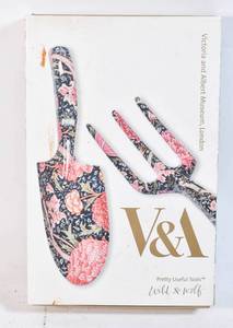 lot 274 image: Unused Victoria and Albert Museum Cray Print Garden Tools