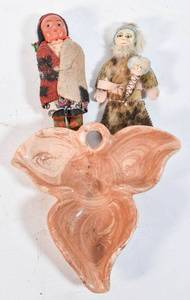 lot 307 image: 2 Small Native American Dolls, 1 Handmade Alaska Native Clay Leaf Dish