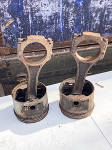 lot 578 image: Pair of Used Pistons, MakeModel Unknown