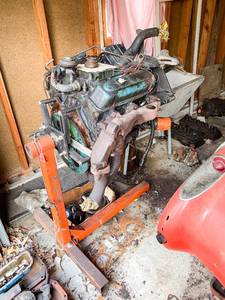 lot 583 image: V6 Engine on Rebuild Stand