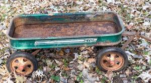 lot 586 image: Vintage GTO Green Metal Wagon