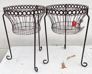 lot 602 image: Pair of Metal Outdoor Basket Planters