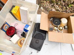 lot 630 image: Assorted Car Accessories