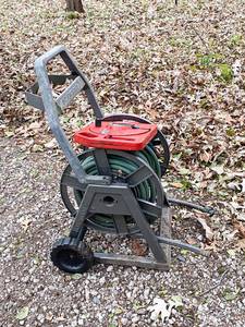 lot 636 image: Toro Compact 50 Hose and Suncast Hose with Caddy