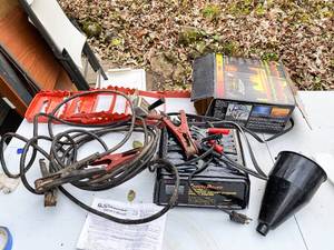 lot 622 image: Sports Power Battery Charger and Engine Starter and Other Emergency Vehicle Supplies
